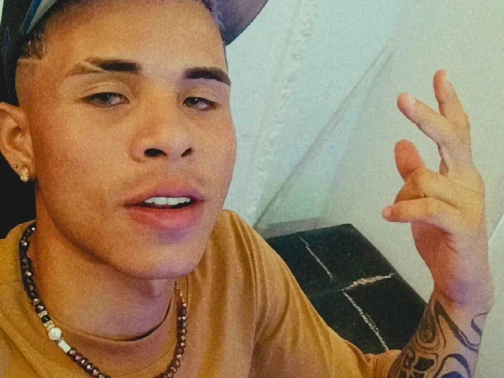 ห้องแชทออฟไลน์ของ Milan_Jones7
