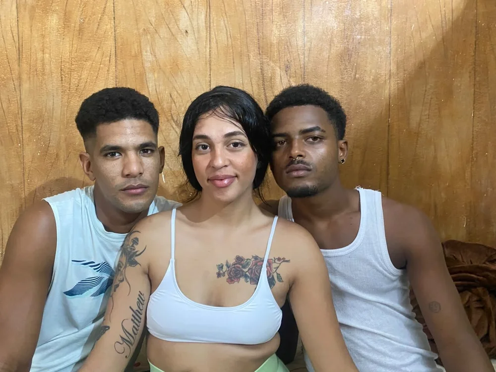 TheWildTrio: απευθείας συνομιλία ΧΧΧ