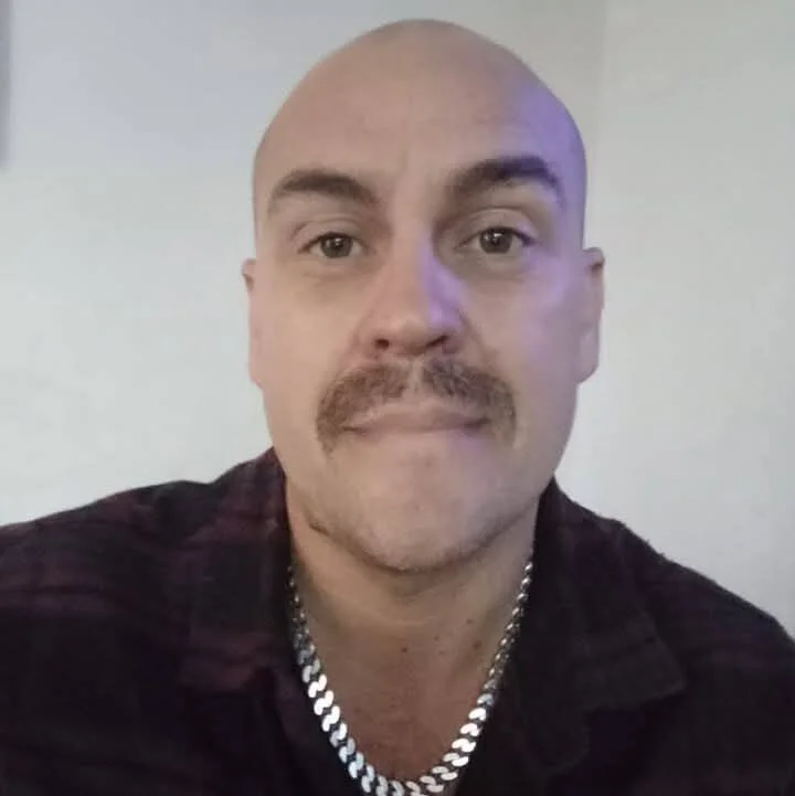 Mick8181's Offline Chat Room