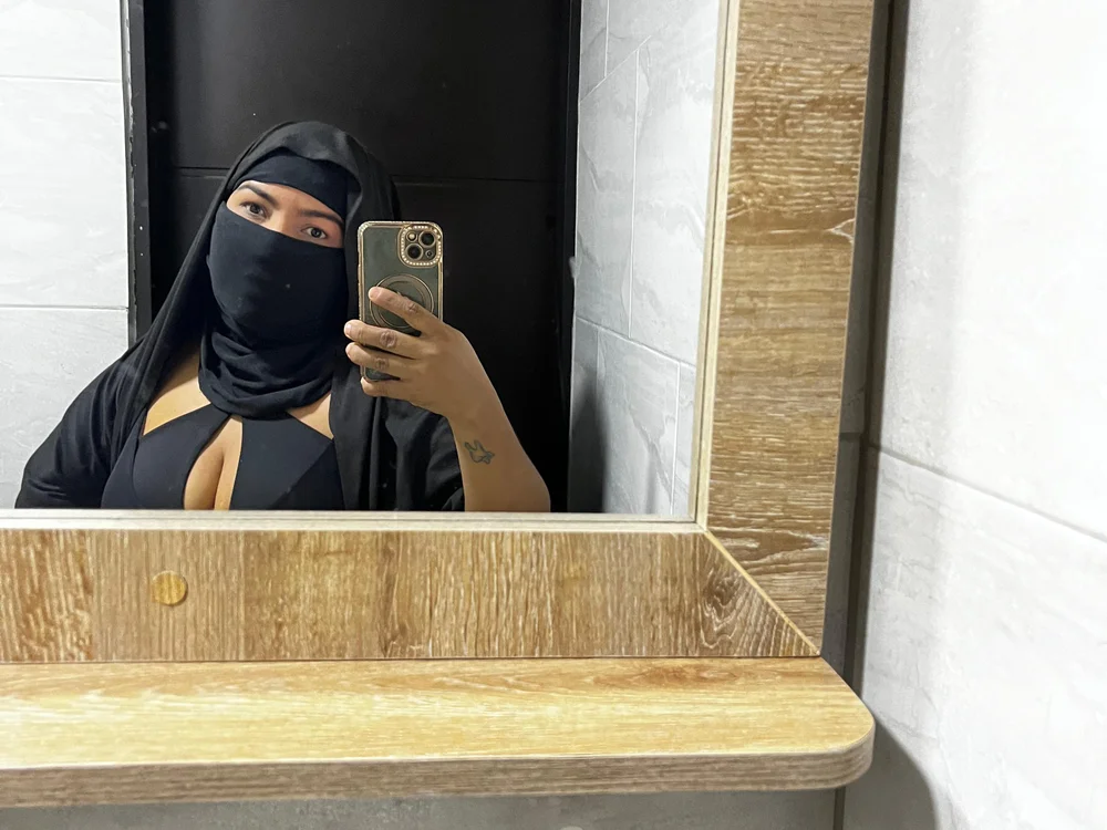 nayla_mohammed_ Offline XXX-Chat