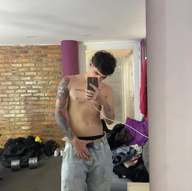 Handsomeboyss22's Offline XXX Chat