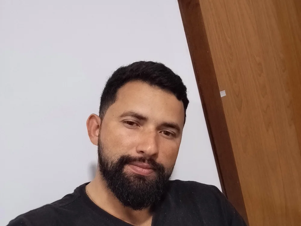 Rayl890865's Offline Chat Room