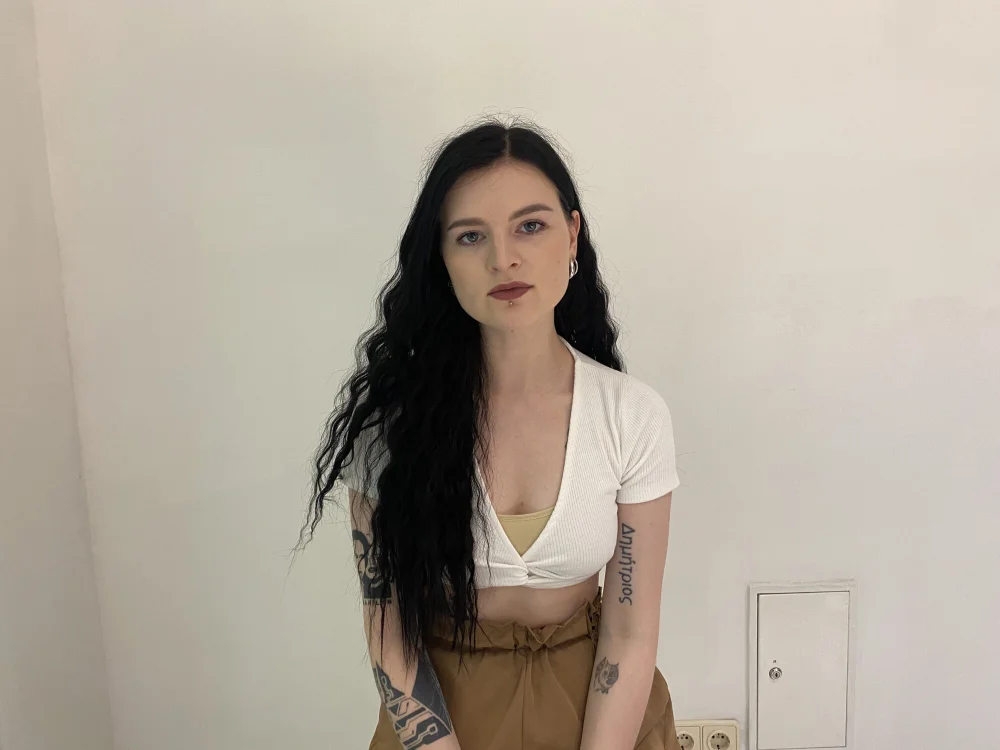 AntoniaEdwards' Offline Chat Room
