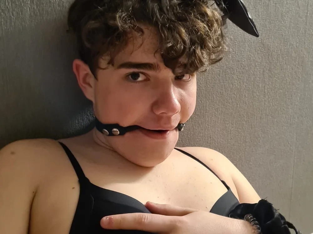 sweet19daniel's Offline Chat Room