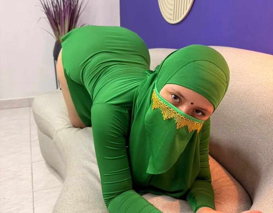 Nayla_Luxe's Offline XXX Chat