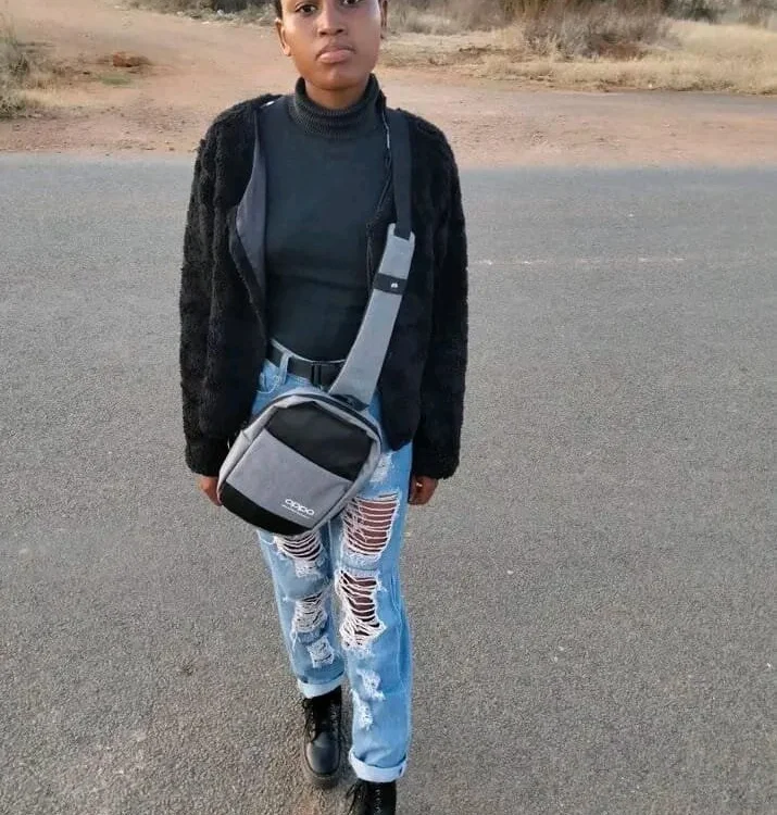 Refilwe2002's Offline Chat Room