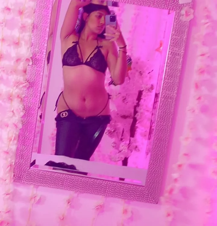 Briseida-White's Offline XXX Chat