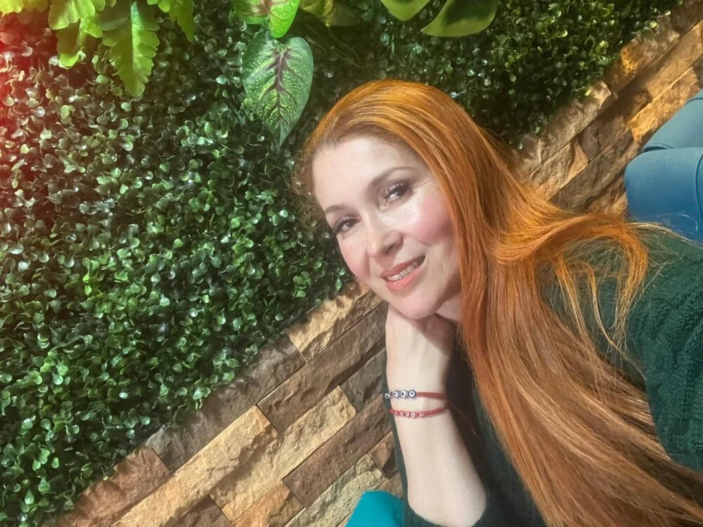 Laura_hotmilf's Offline XXX Chat