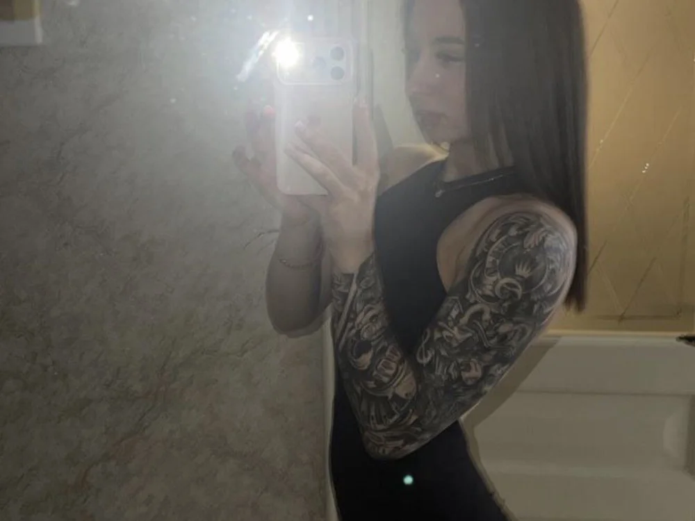 Tina_tin85's Offline XXX Chat