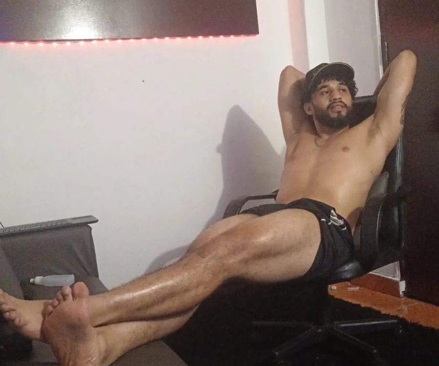 king_of_king_69's Offline XXX Chat