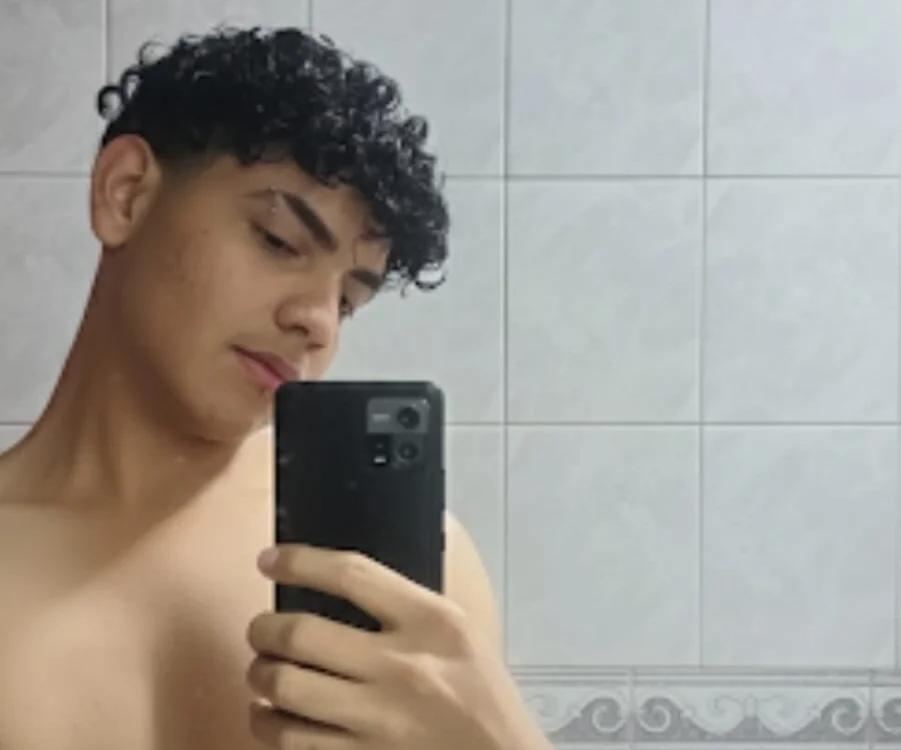 Teo_dantex Adlı Modelin Çevrimdışı XXX Sohbeti