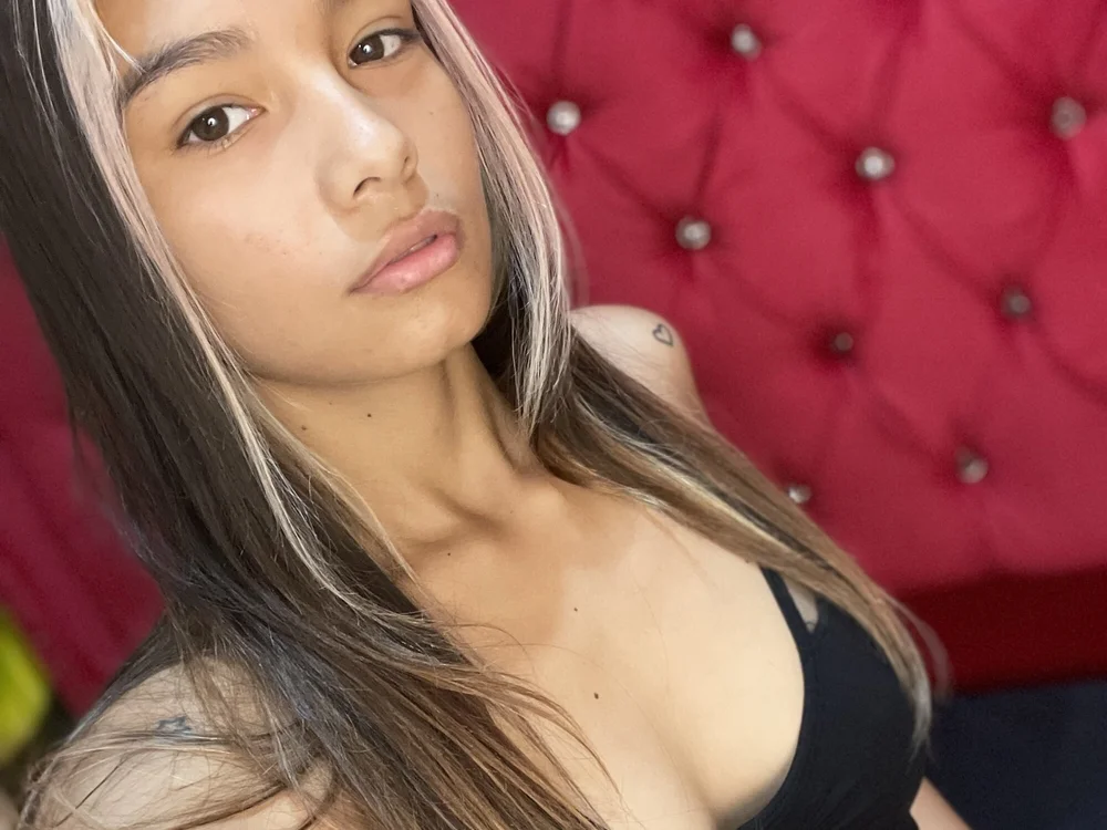 Alyssa_morley's Offline Chat Room