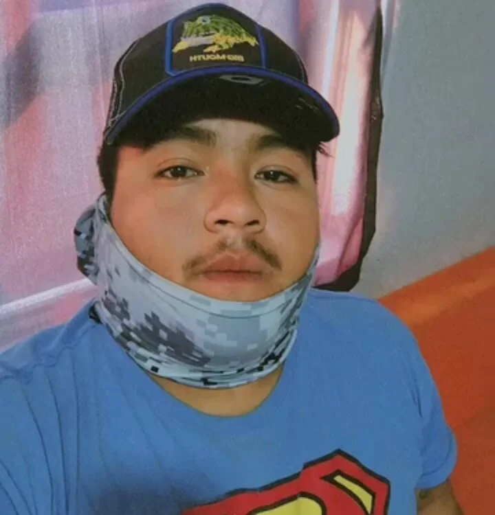 Carloshot_13 offline chatrum
