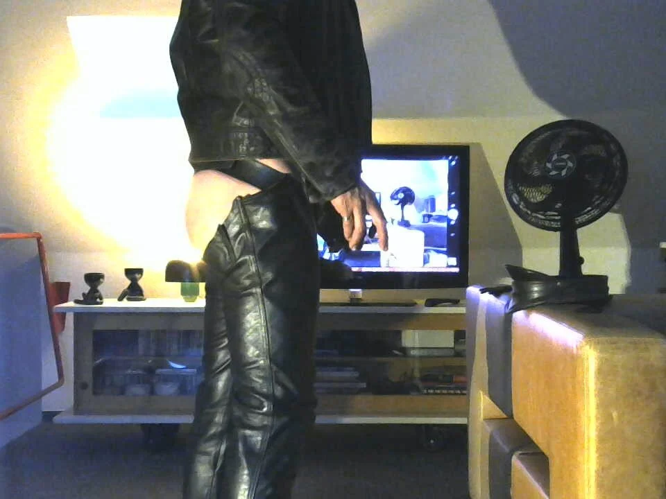 rodrigotof2000's Offline XXX Chat