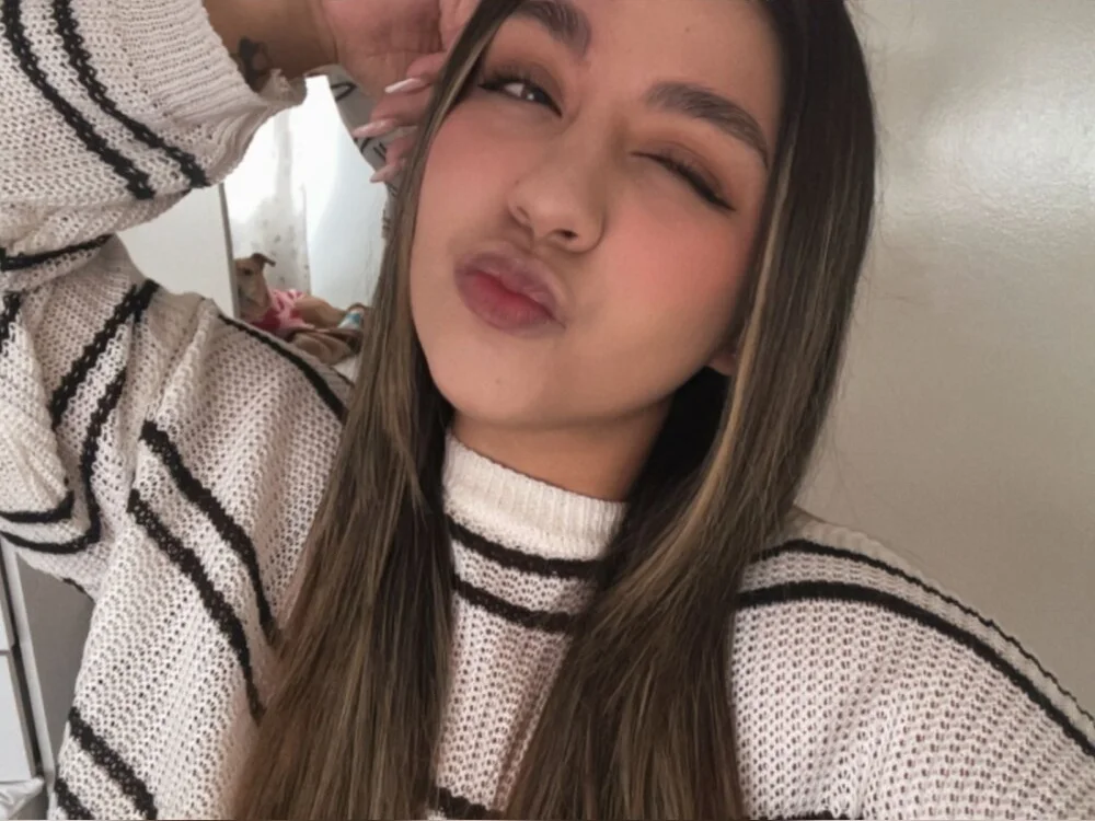 SeleneeRousse Offline XXX-chat