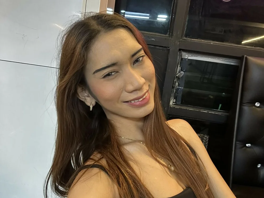 HugeCockTonya's Offline Chat Room