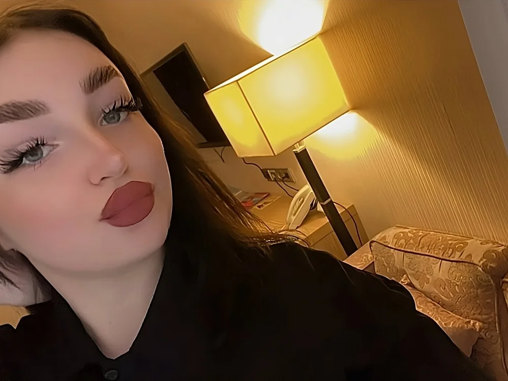 JewelCameron's Offline Chat Room