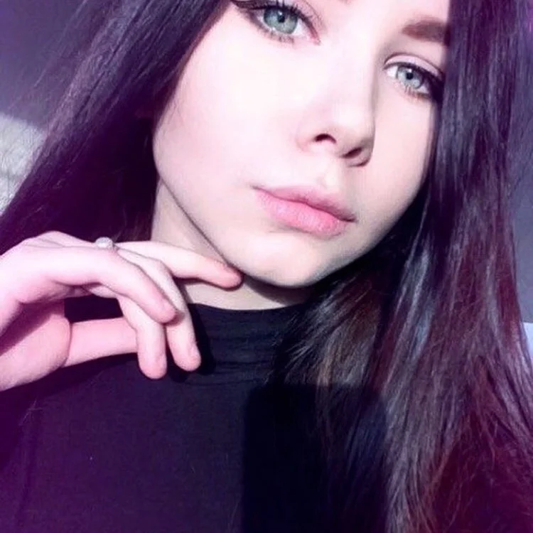 Erika_Wet's Offline Chat Room