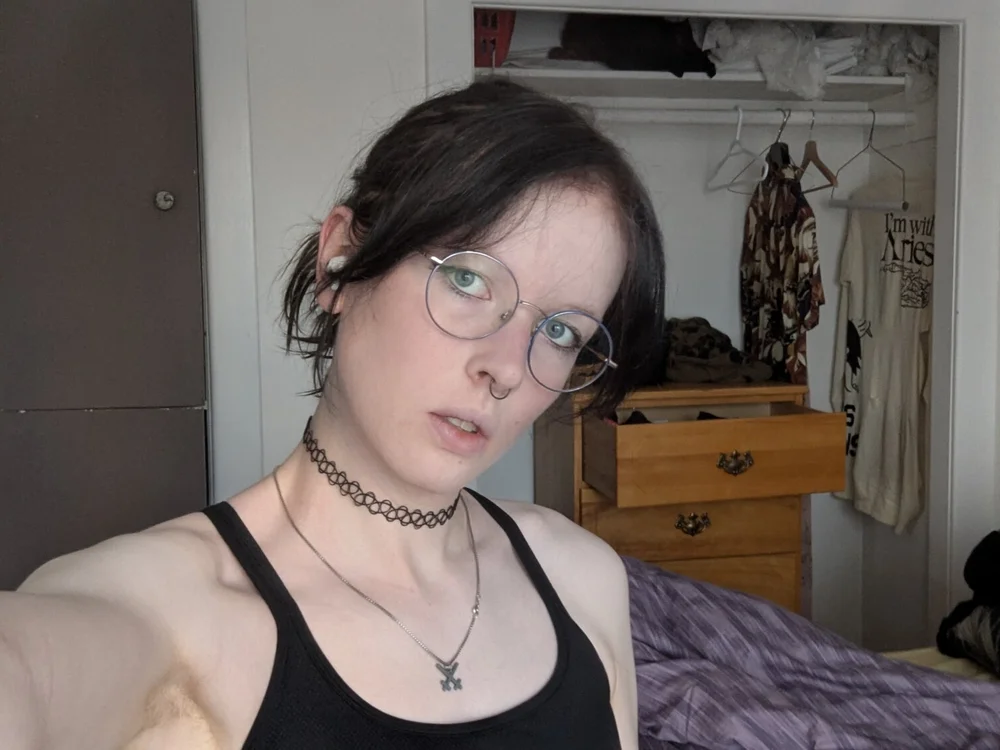 ashfromtheashes' Offline Chat Room