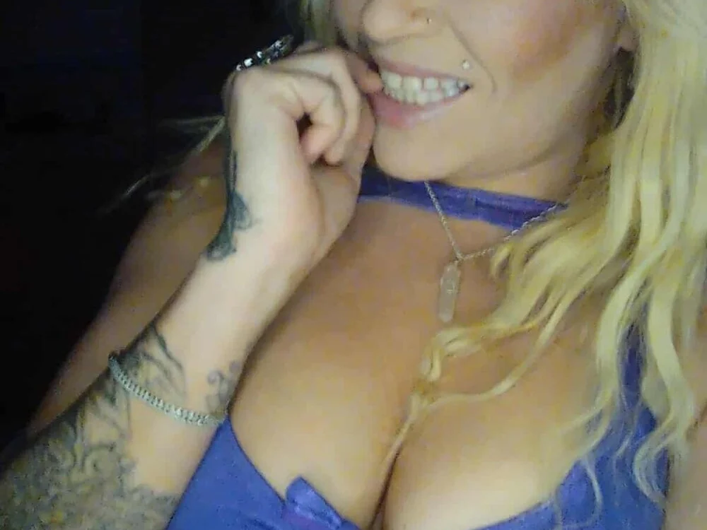 marilyn420's Offline XXX Chat