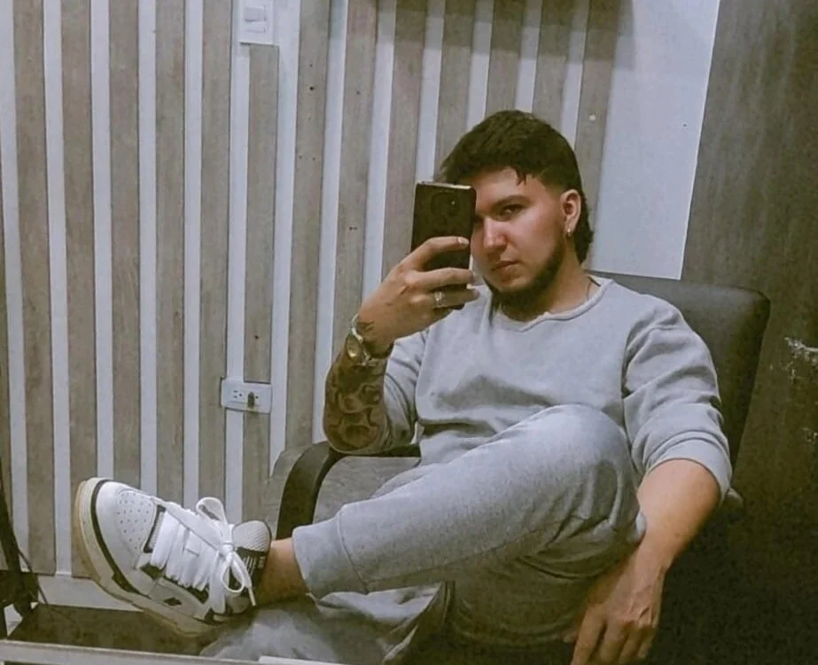 GideonCartie Offline XXX-chat