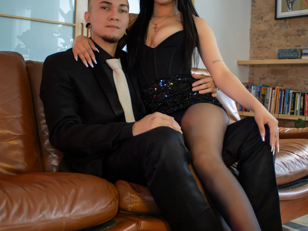 Offline XXX chat modela Logan_and_Reachel