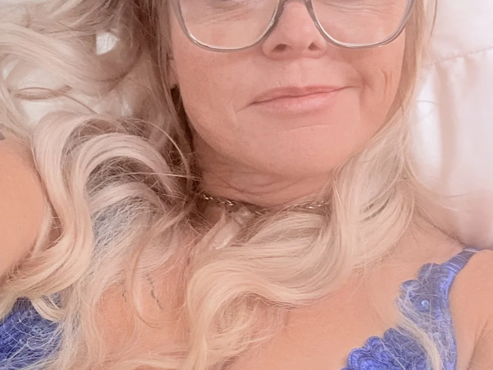 mistresskittyuk's Offline Chat Room