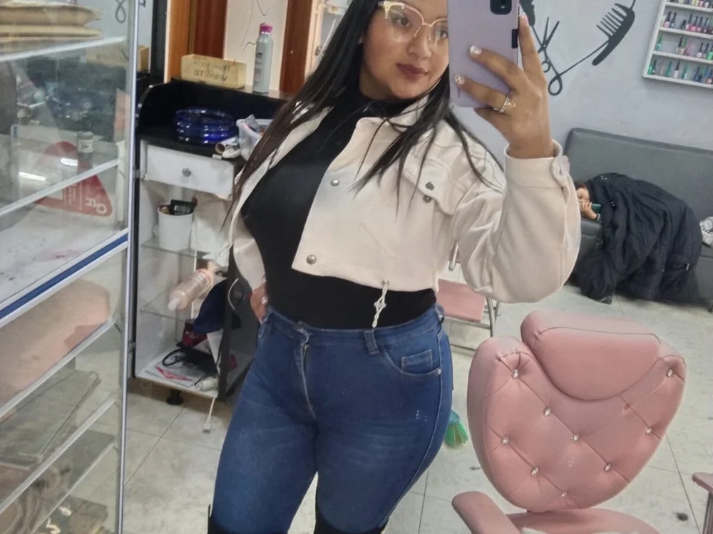 ChanelCarlota's Offline Chat Room