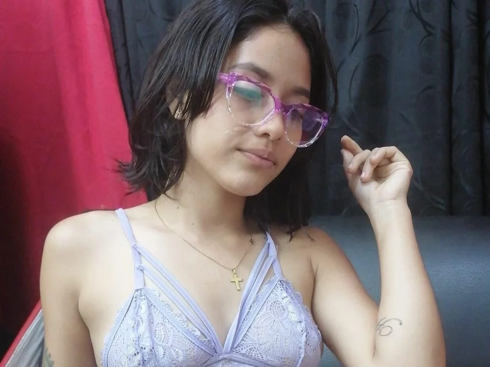 AmazingPartys1 Adlı Modelin Çevrimdışı XXX Sohbeti