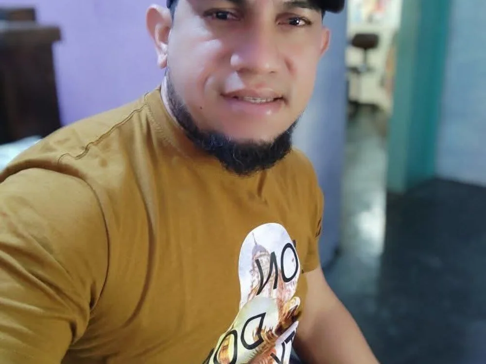 amado_21 Adlı Modelin Çevrimdışı XXX Sohbeti