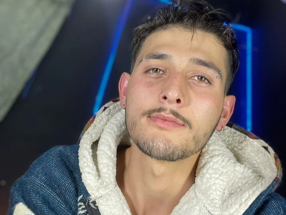 alejo__323__ Chat XXX Ngoại tuyến