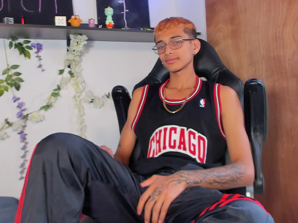 Charliehblak3 Offline XXX-Chat