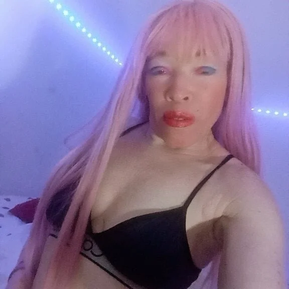 Kittywhiteass: συνομιλία ΧΧΧ εκτός σύνδεσης