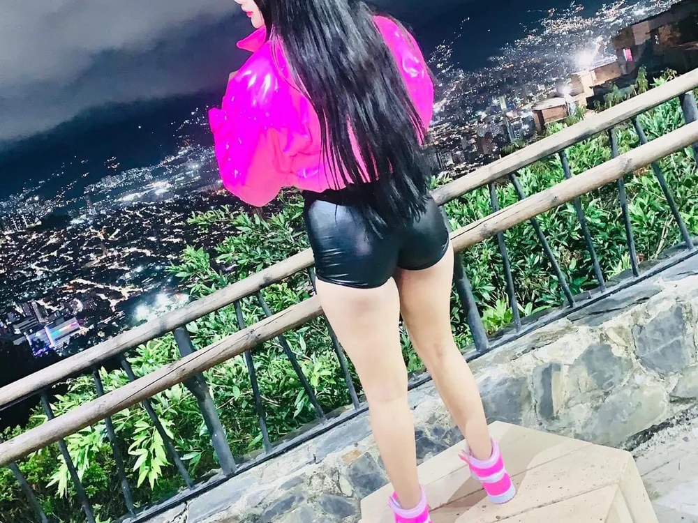 Phòng Chat Ngoại tuyến KylieHot111