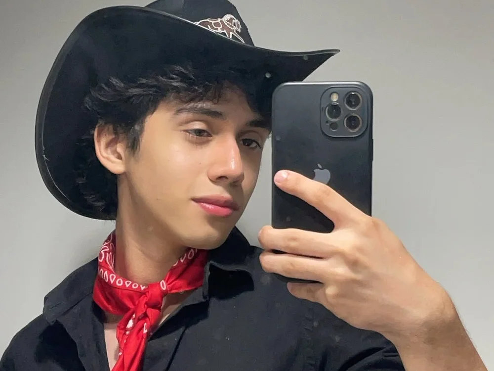 Milan_saint Offline XXX Chat