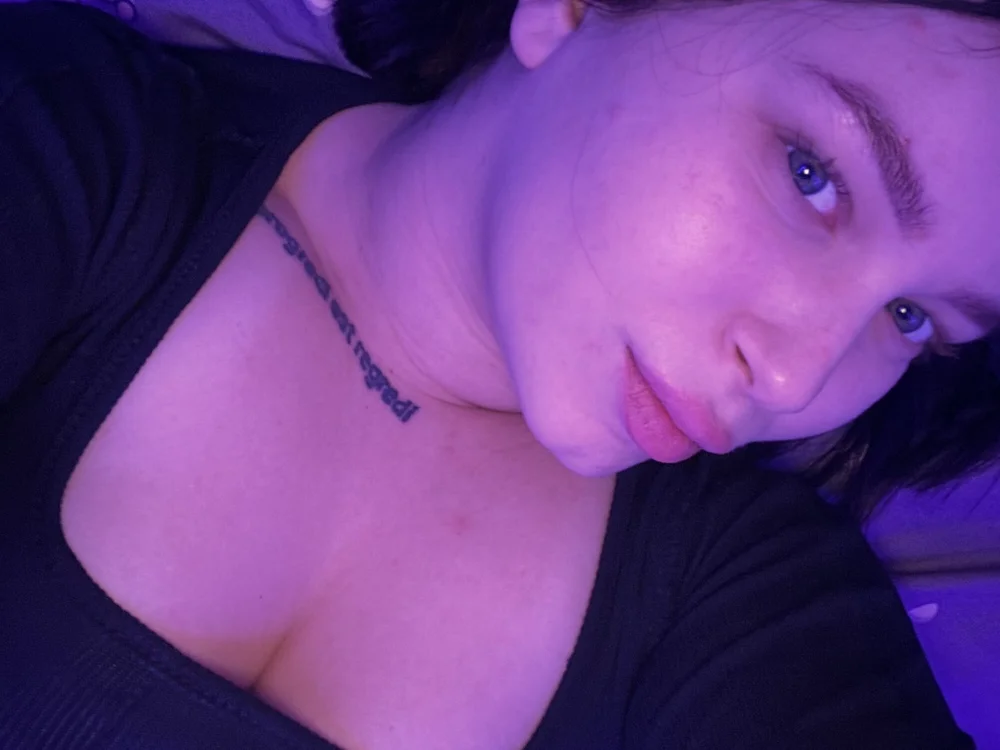 Marylin_Lea's Offline Chat Room