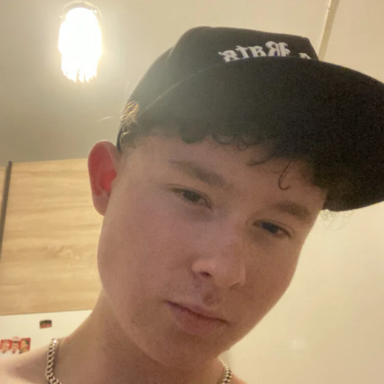 hot_igor_20cm's Offline Chat Room