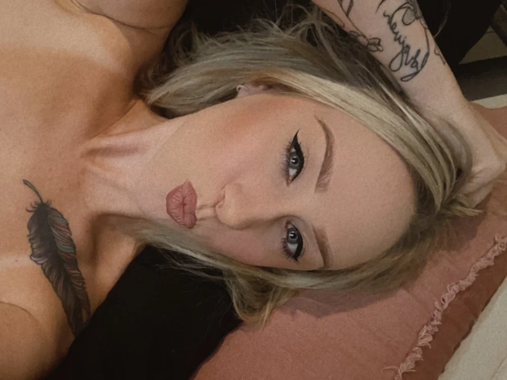 Blueangeleyes4u's Offline XXX Chat