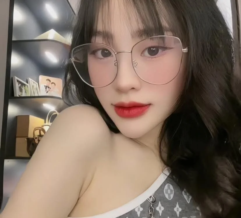 Ella_my's Offline XXX Chat