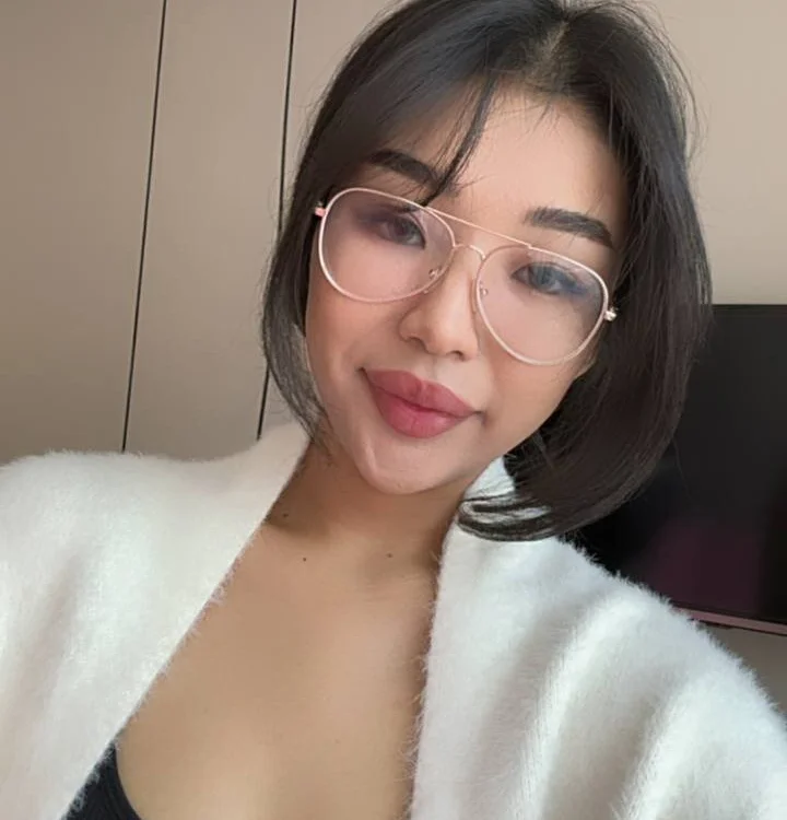 AliceAdamsf's Offline Chat Room