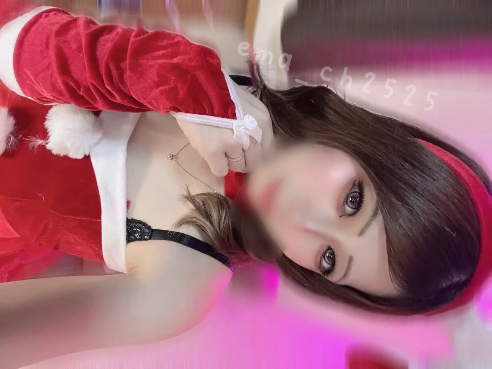 ema_ch2525's Offline XXX Chat