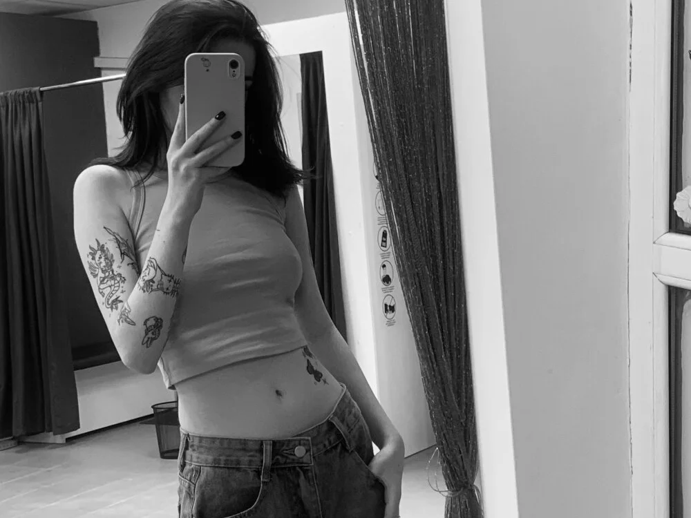 PanickedCowrie's Offline XXX Chat