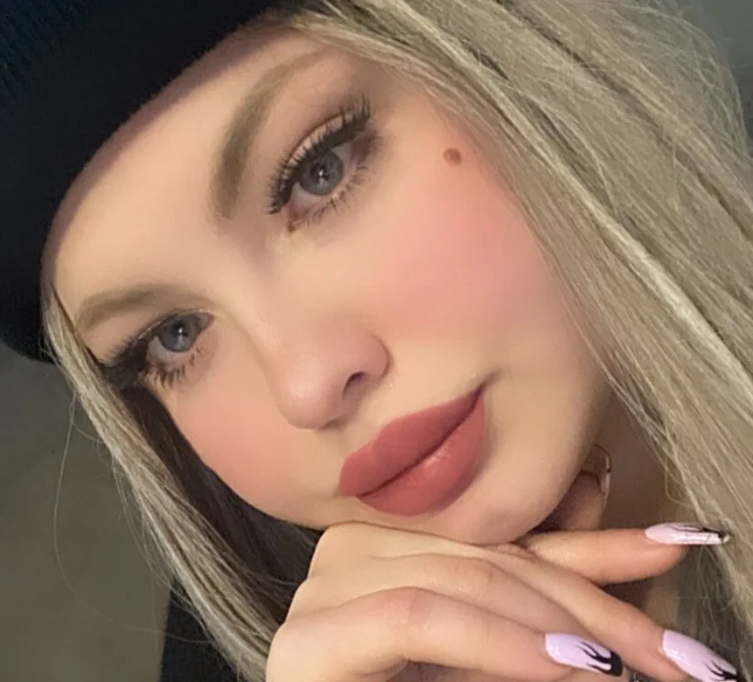 JuliaBatler's Offline XXX Chat