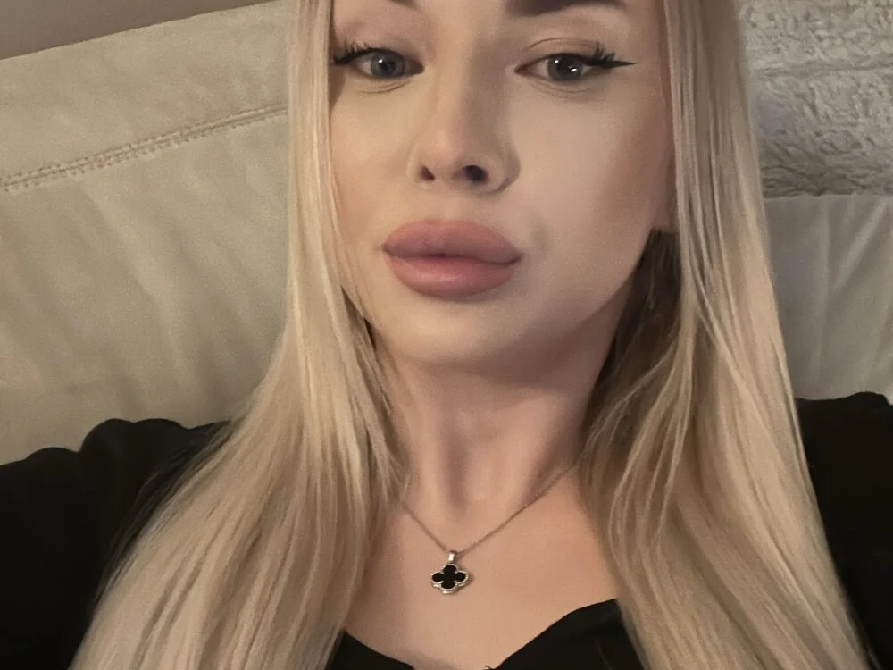 Mea_Blondiee offline XXX-chat