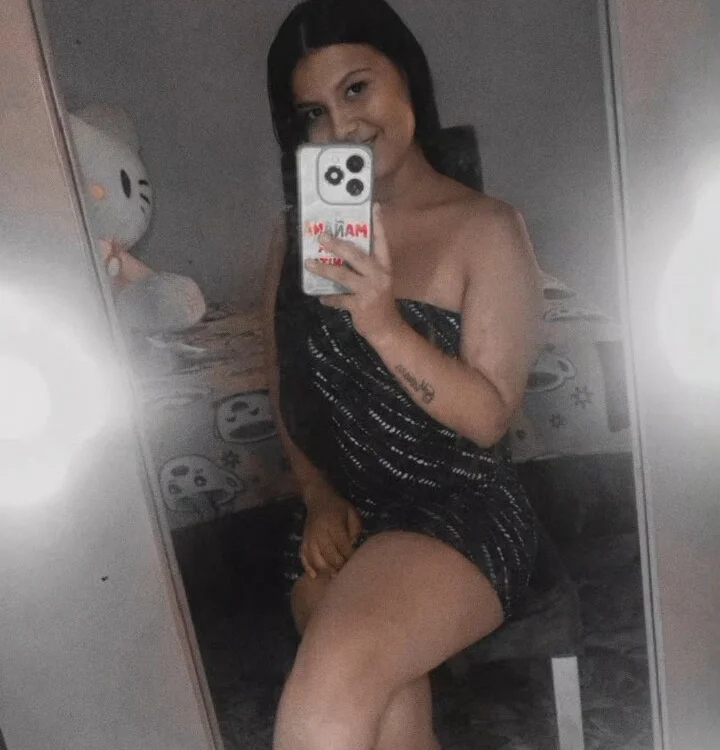 Ailani_24's Offline XXX Chat