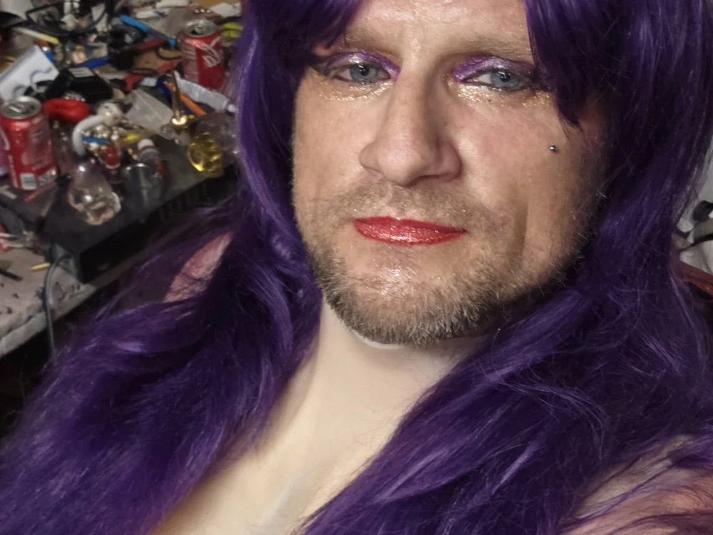stretchme1982's Offline Chat Room