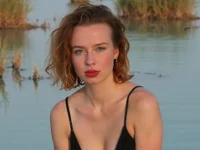 BettyFlirty's webcam live show