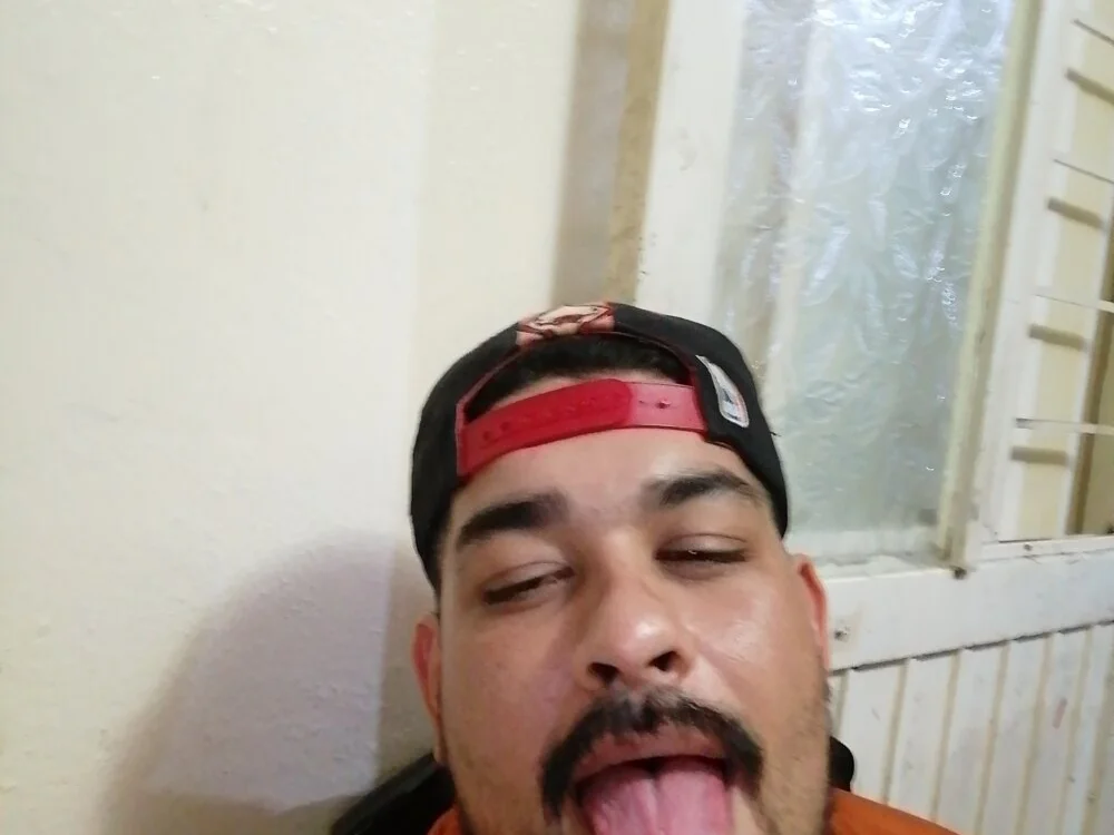 GILBERTHOR92 Chat XXX offline