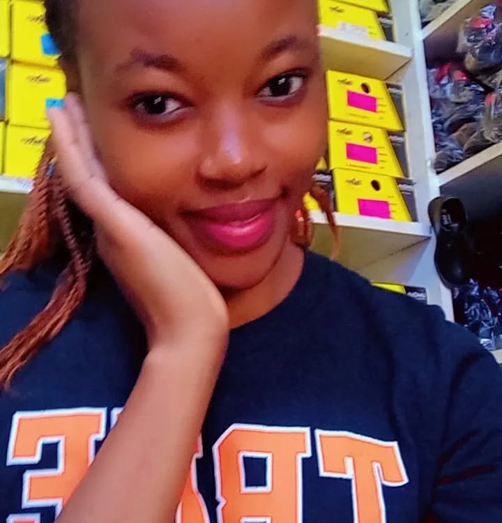 Kenyangirl25 Obrolan XXX Offline