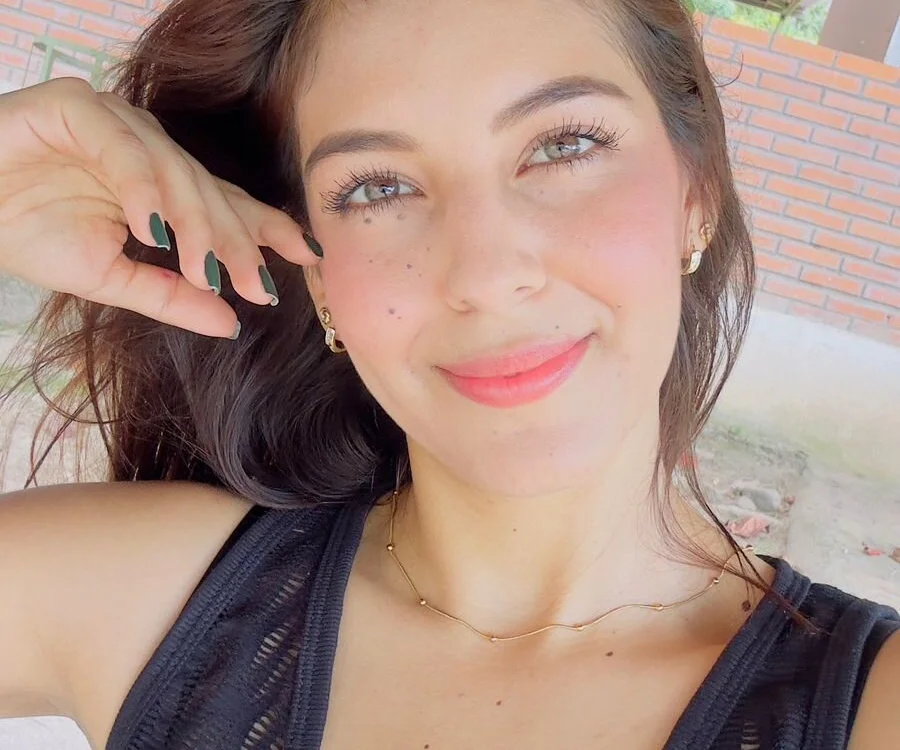 Emmy_Meadows 離線 XXX 聊天